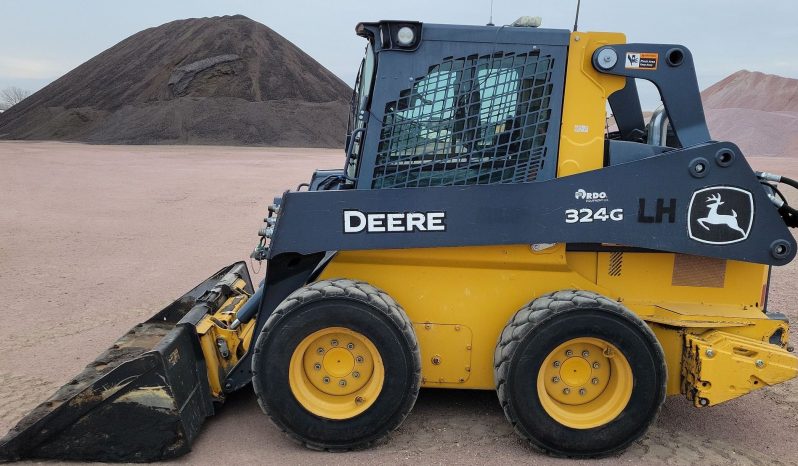 
								2021 John Deere 324G full									