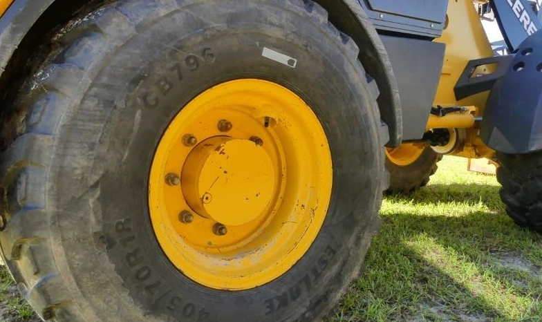 
								2021 Deere 204L full									