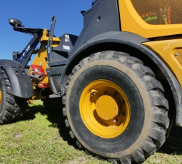 
										2021 Deere 204L full									