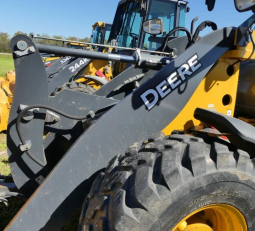 
										2021 Deere 204L full									
